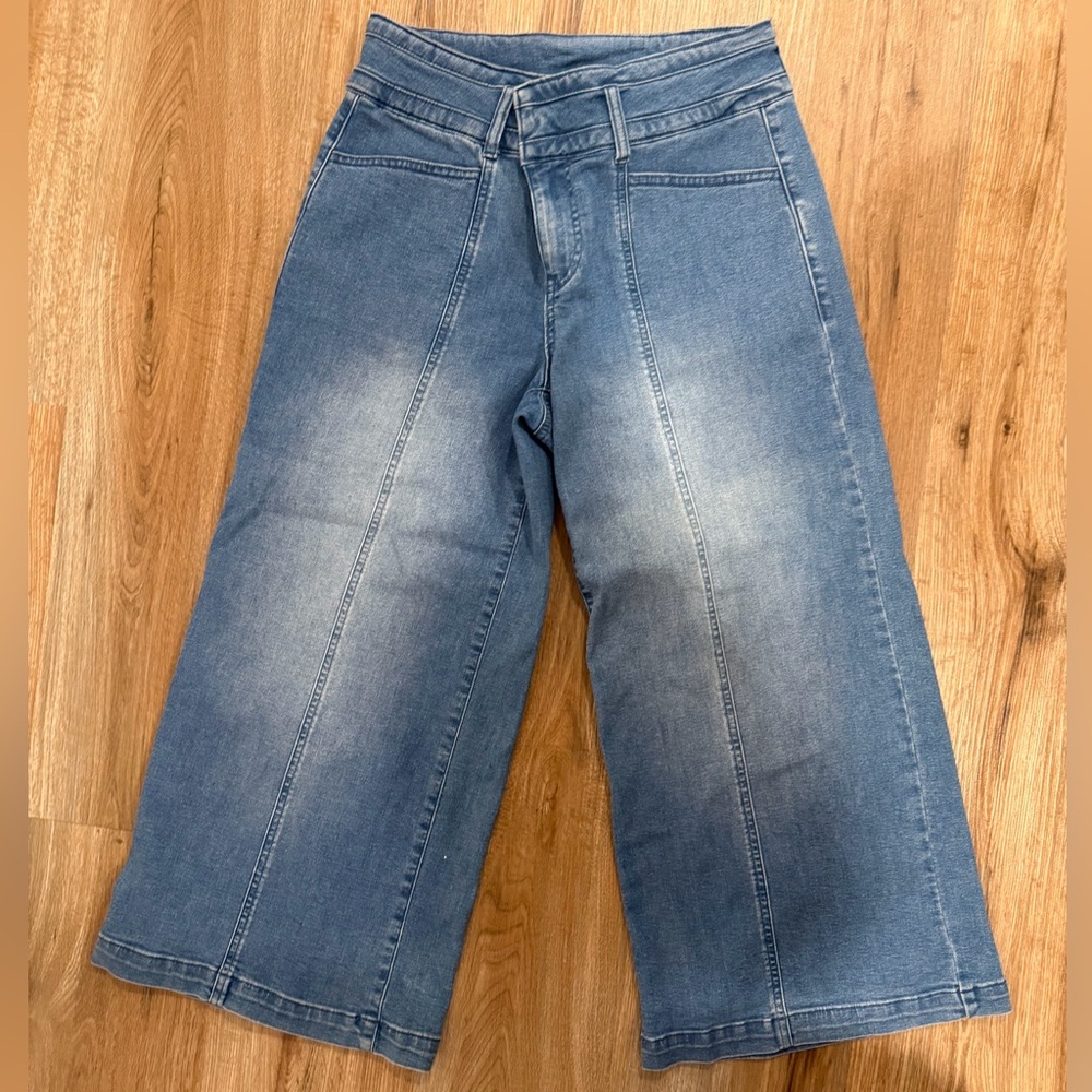 High-Rise Wide-Leg Crop Jeans in Faded Blue